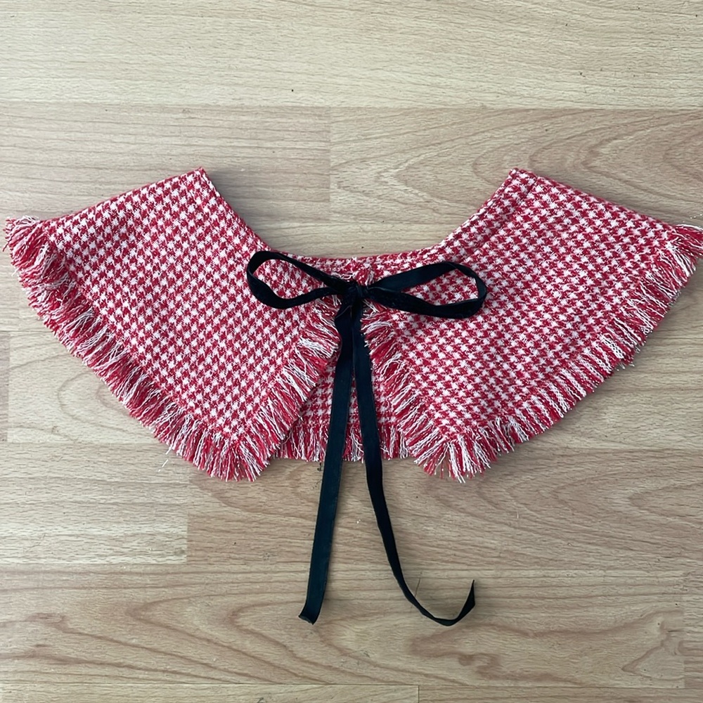 Faux detachable collar